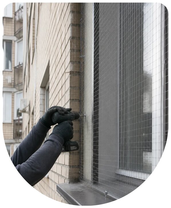 Монтаж защитной сетки от птиц на промышленных объектах в Крымске